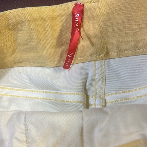 Spanx Stretch Twill Pull On Shorts - Picture 2 of 4